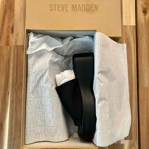 BRAND NEW Steve Madden Size 6 Slinky30